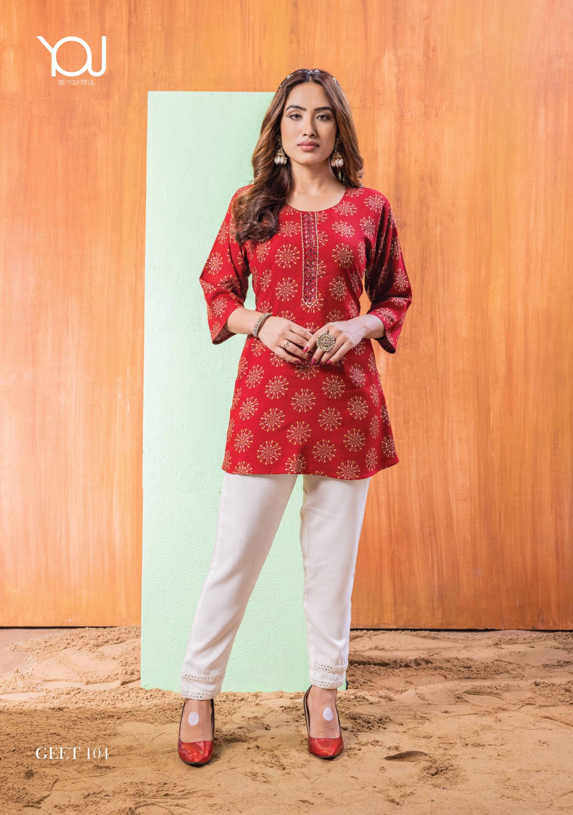 Beautiful designer short kurti 💖 | Short kurti, Designer dresses casual,  Cotton tops designs